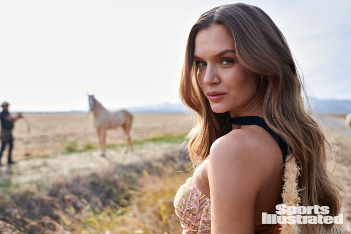 X163463_TK6_00525WMweb